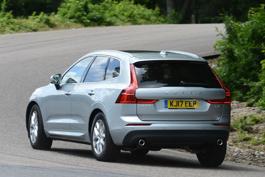  Volvo XC60 D4 Momentum 2017 года  (UK) (фото 4 из 13)